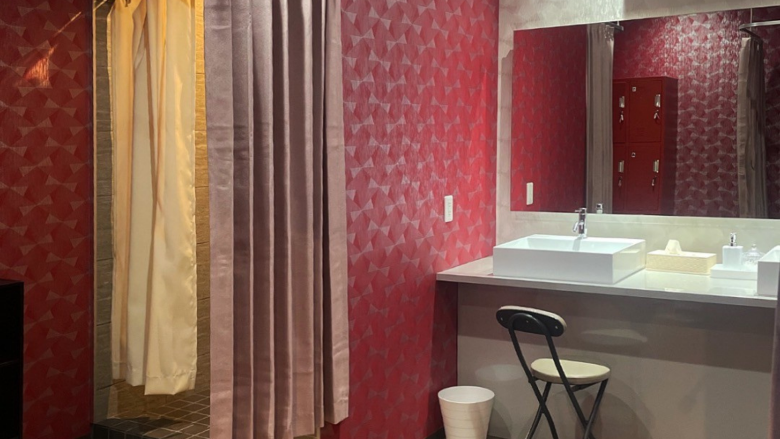 MUSCLE GYM ARAHA BEACH マッスルジム アラハビーチ 北谷町アラハにある24時間営業の本格的なトレーニングジム