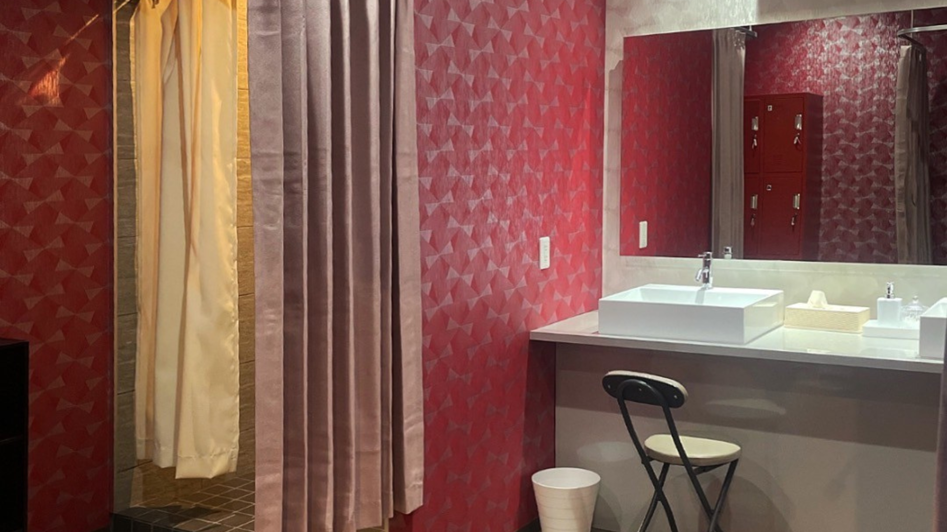 MUSCLE GYM ARAHA BEACH マッスルジム アラハビーチ 北谷町アラハにある24時間営業の本格的なトレーニングジム