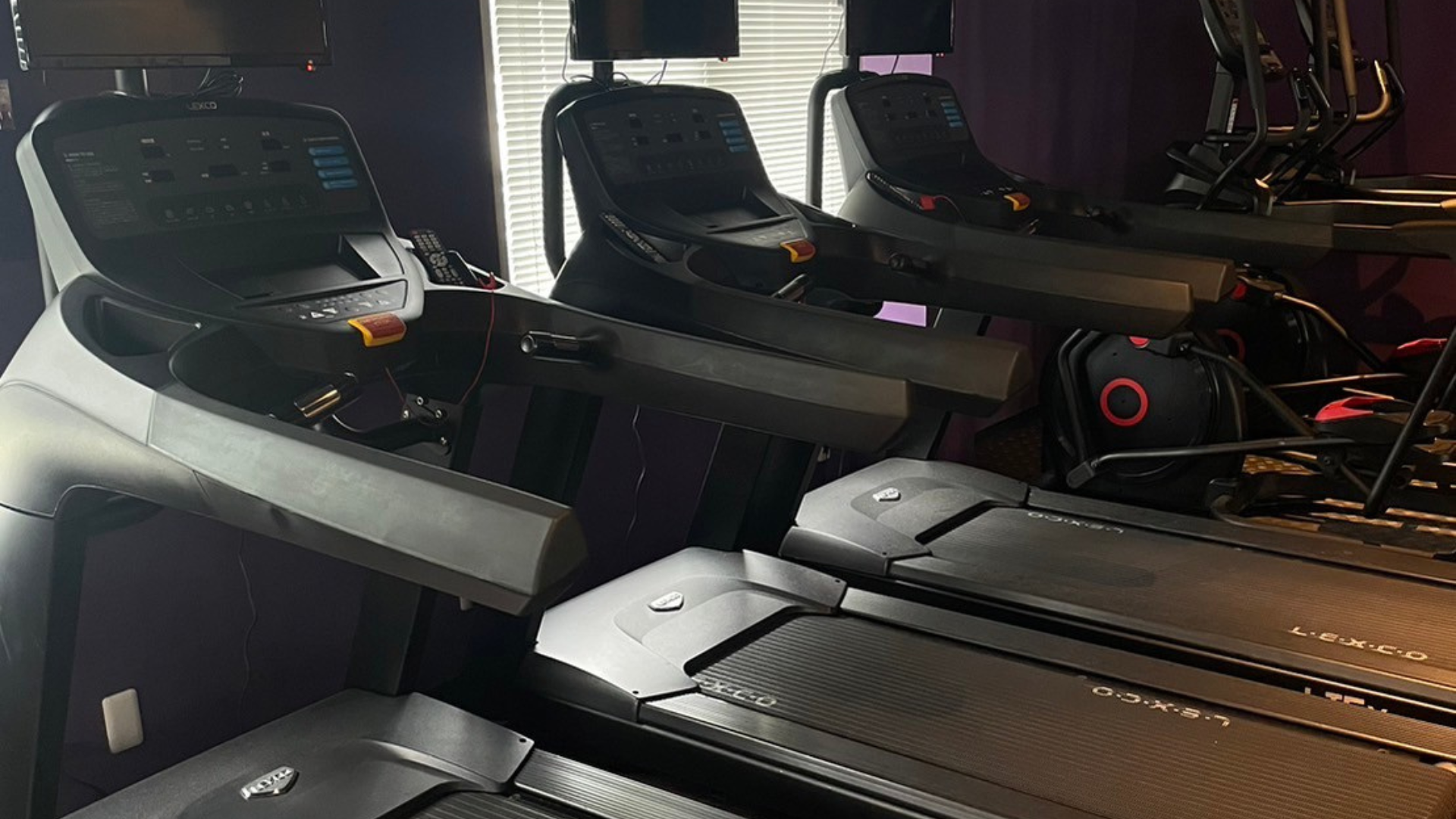 MUSCLE GYM ARAHA BEACH マッスルジム アラハビーチ 北谷町アラハにある24時間営業の本格的なトレーニングジム