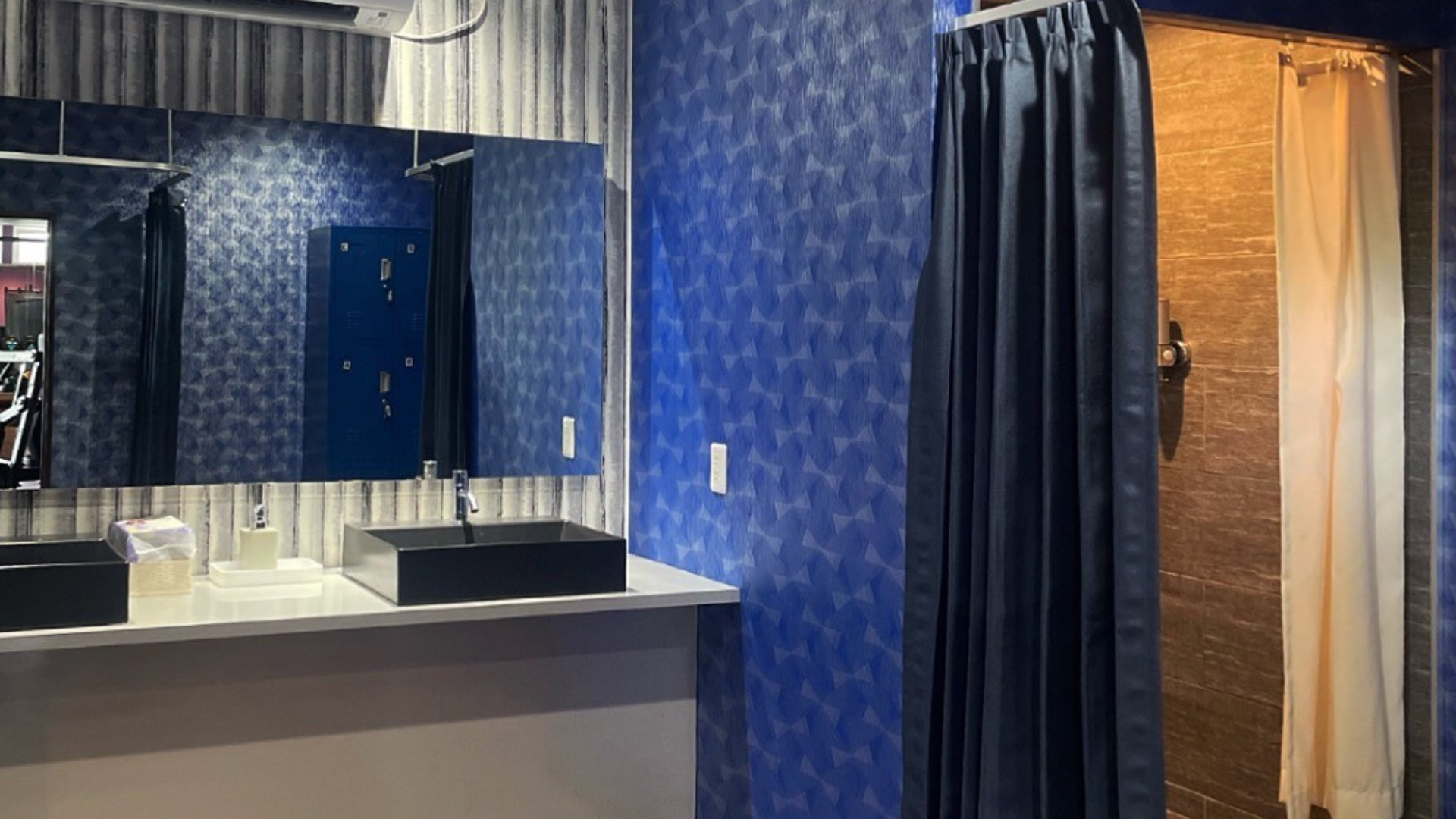 MUSCLE GYM ARAHA BEACH マッスルジム アラハビーチ 北谷町アラハにある24時間営業の本格的なトレーニングジム