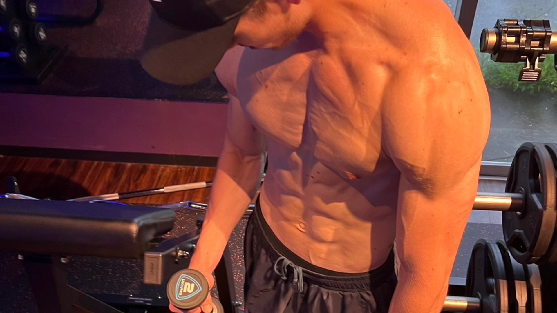 MUSCLE GYM ARAHA BEACH マッスルジム アラハビーチ 北谷町アラハにある24時間営業の本格的なトレーニングジム