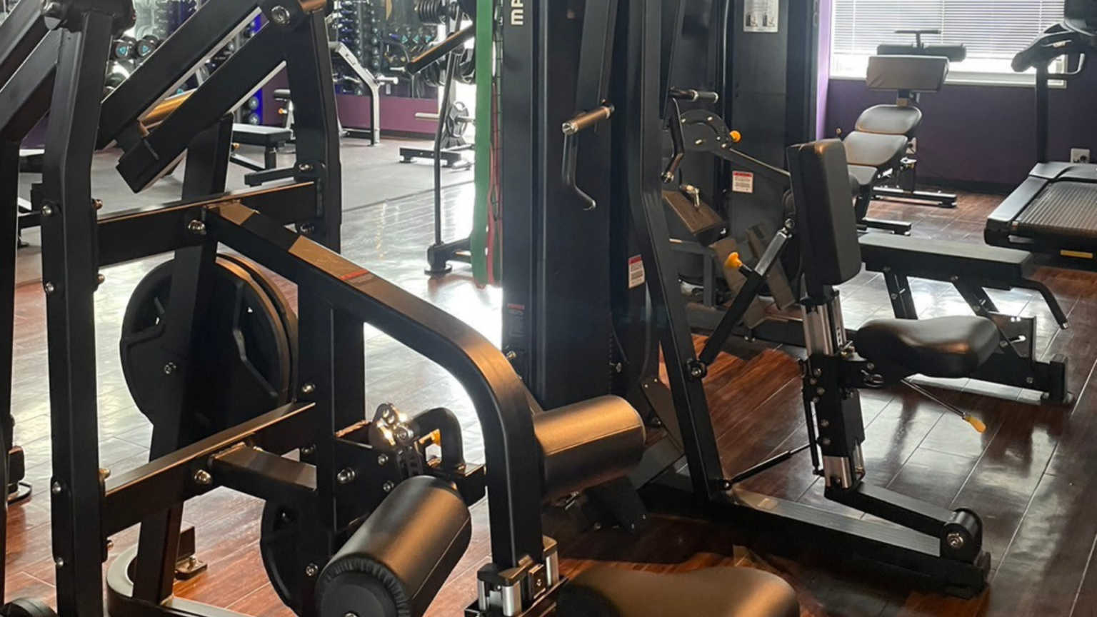 MUSCLE GYM ARAHA BEACH マッスルジム アラハビーチ 北谷町アラハにある24時間営業の本格的なトレーニングジム