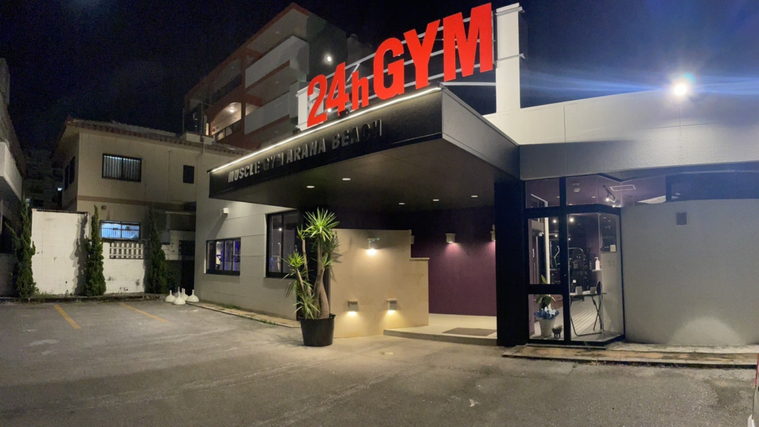 MUSCLE GYM ARAHA BEACH マッスルジム アラハビーチ 北谷町アラハにある24時間営業の本格的なトレーニングジム