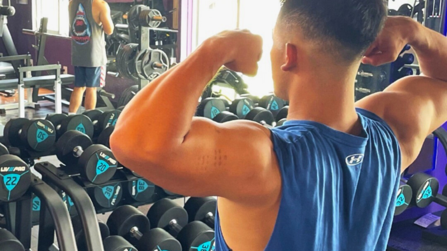 MUSCLE GYM ARAHA BEACH マッスルジム アラハビーチ 北谷町アラハにある24時間営業の本格的なトレーニングジム