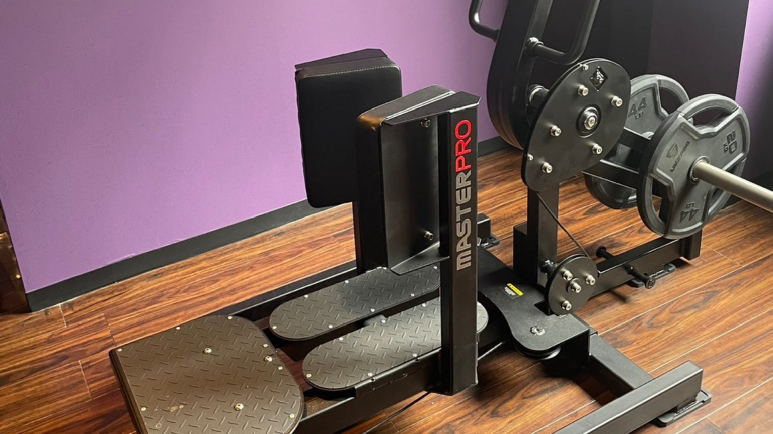 MUSCLE GYM ARAHA BEACH マッスルジム アラハビーチ 北谷町アラハにある24時間営業の本格的なトレーニングジム