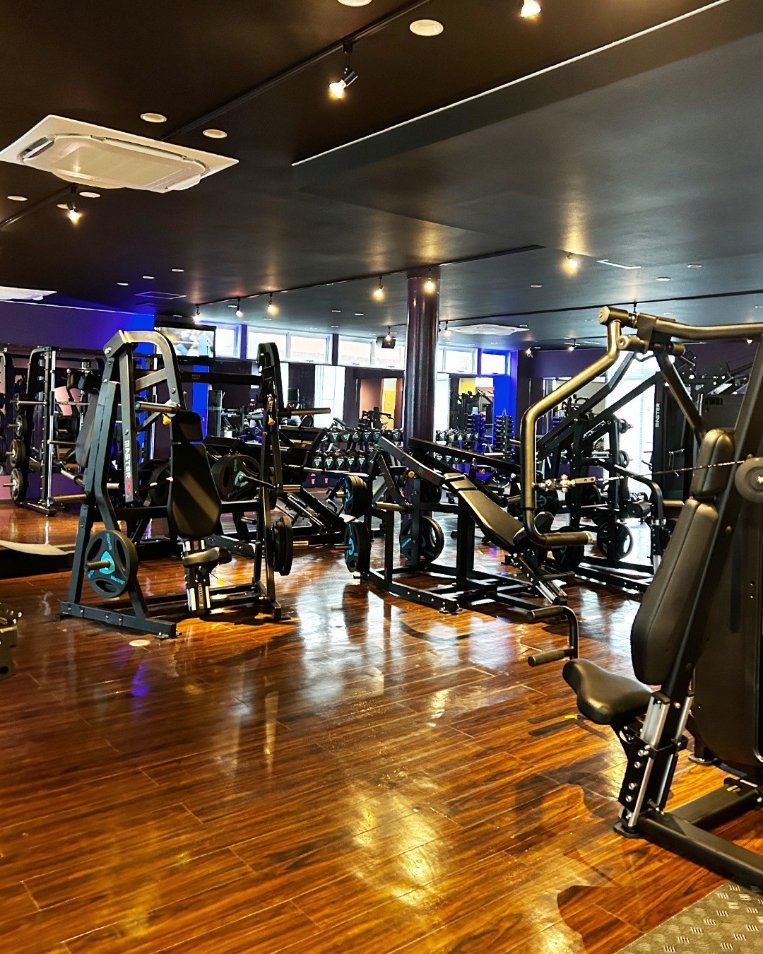 MUSCLE GYM ARAHA BEACH マッスルジム アラハビーチ 北谷町アラハにある24時間営業の本格的なトレーニングジム